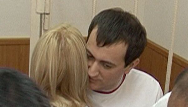 Отпущенный под домашний арест Урумов первым делом обнял жену