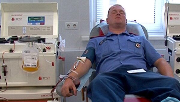 Полицейские СЗАО Москвы сдали около 30 литров крови