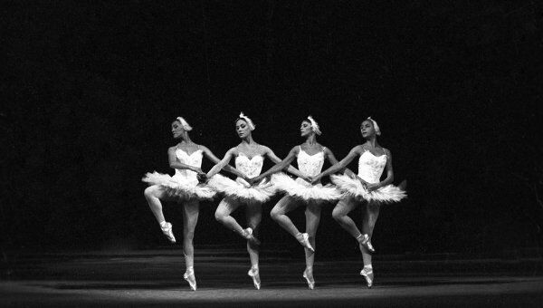 Сцена из балета Лебединое озеро на сцене Большого театра. Архивное фото