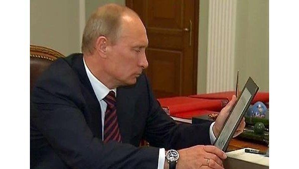 Путин проверил планшетный компьютер, разработанный Роснано для школ