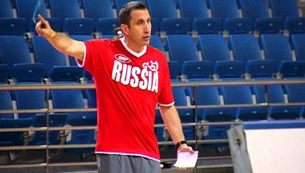 Дэвид Блатт готовит команду России к Евробаскету-2011. Видео с тренировки