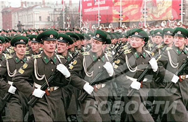 Где проходил военный парад 7 ноября. Военный парад на красной площади 1986. Парад 1986 года на красной площади. Парад 7 ноября 1986. Парад 7 ноября 1982.