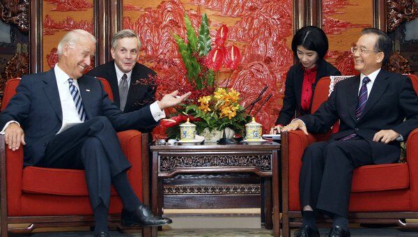 Встреча премьер-министр КНР Вень Цзябао с вице-президентом США Джозефом Байденом в Пекине 