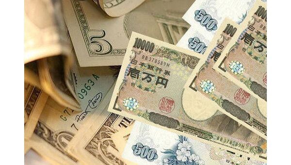 Доллар и иена растут к мировым валютам на фоне спада на мировых биржах