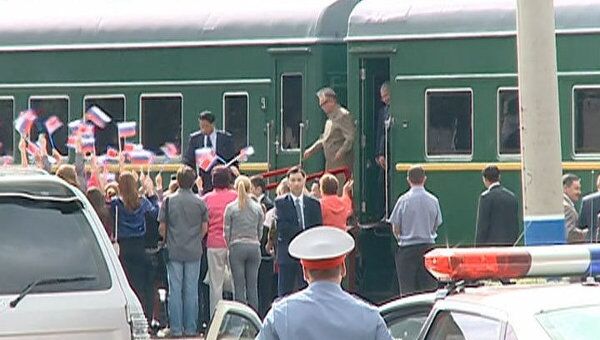 Ким Чен Ир приехал в Россию на бронированном поезде и с личным Мерседесом