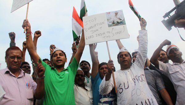 Сторонники Анны Хазаре, объявившей голодовку в Нью-Дели