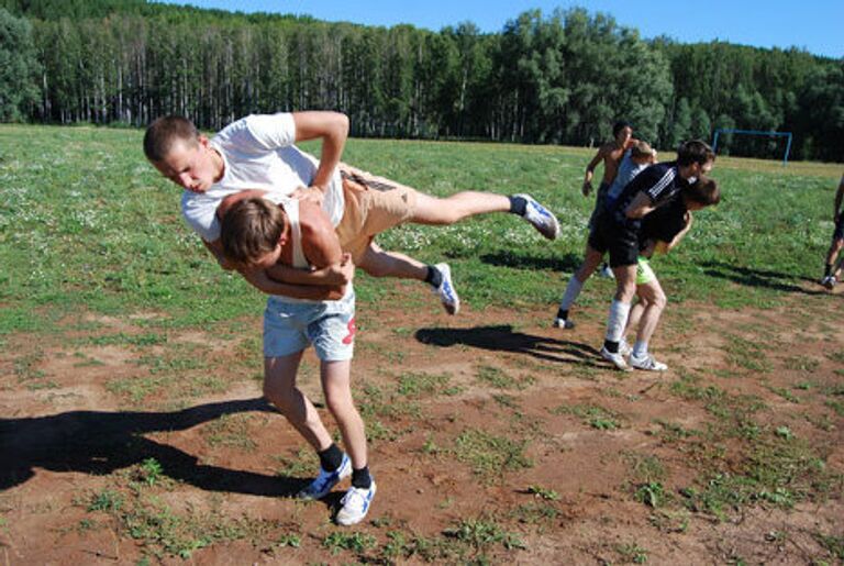 Спортсмены - дзюдоисты тренировки проводили и на свежем возд