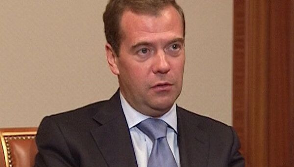 Медведев предложил ударить виноделием по алкоголизму