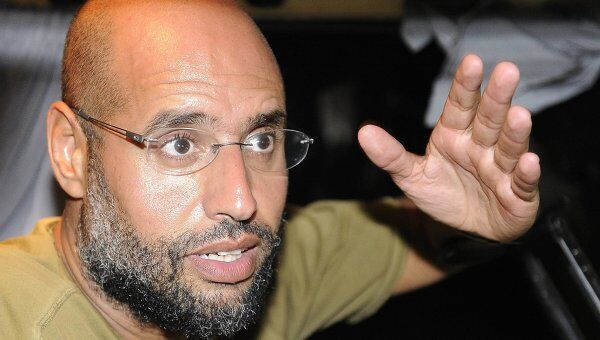 Якобы арестованный сын Каддафи - Сейф аль-Ислам Каддафи - прокатился с журналистами по Триполи