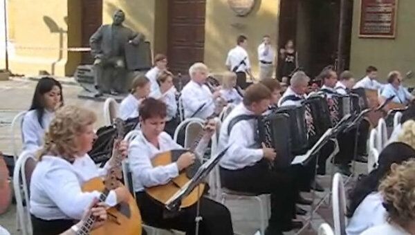 Виртуозы Кубани выступили на центральной улице Краснодара