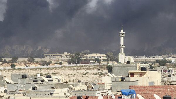 Ливийские мятежники штурмуют резиденцию Муамара Каддафи в квартале Баб-аль-Азизия в Триполи