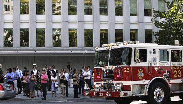 Эвакуация людей из зданий в Вашингтоне после землетрясения на восточном побережье США