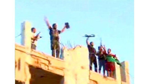 Ливийские повстанцы ликуют после захвата резиденции Каддафи