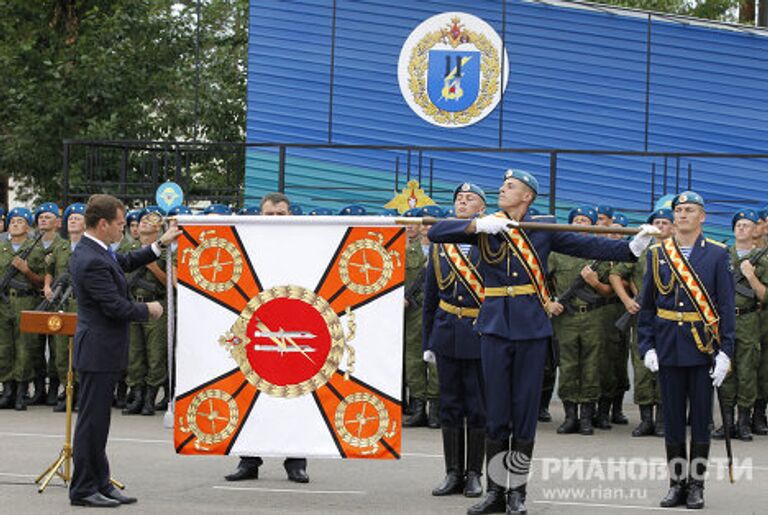 Д.Медведев посетил десантно-штурмовую бригаду в Бурятии