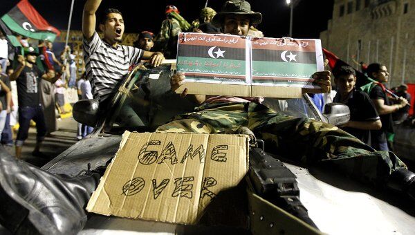 Ливийские мятежники празднуют победу в Триполи