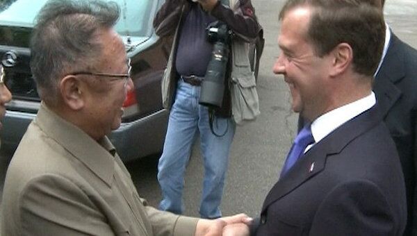 Медведев встретился с Ким Чен Иром в закрытом военном городке в Бурятии