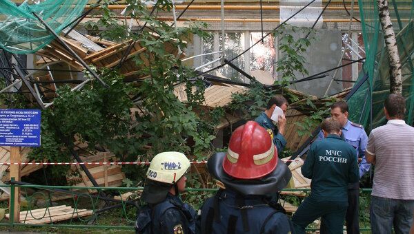 Обрушение строительных лесов в жилом доме на Самаркандском бульваре