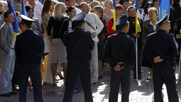 Спецподразделения милиции Украины дежурят у памятника Тарасу Шевченко в Киеве 