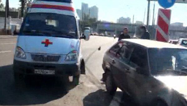 Девятка столкнулась со скорой на Волоколамском шоссе в Москве