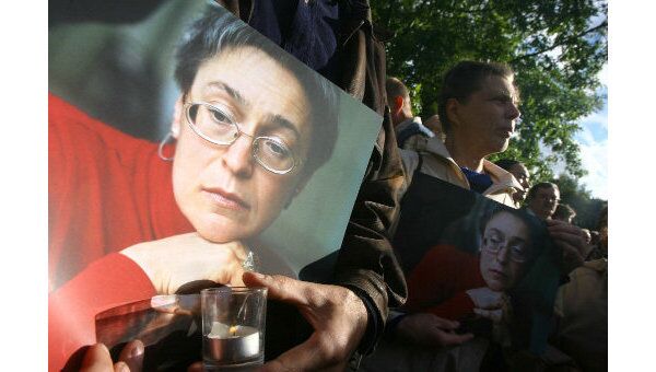 Память Политковской почтили минутой молчания на митинге в Москве