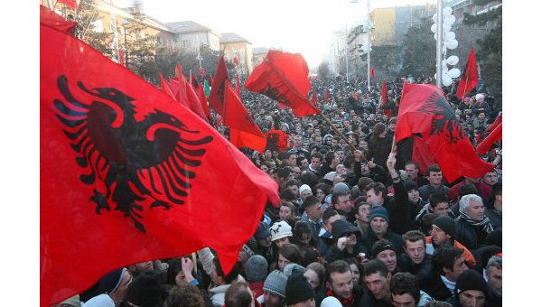 Жители Белграда протестуют против провозглашения независимости Косово.