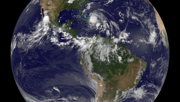 Ураган Айрин приближается к побережью США