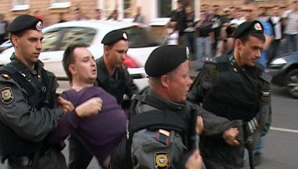 Полиция задержала участников несанкционированной акции у Замоскворецкого суда