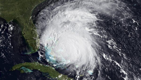 Ураган Айрин приближается к США 25 августа 2011 года
