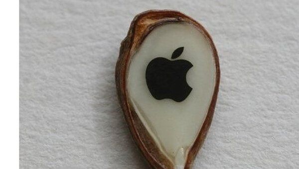 Подарок Стиву Джобсу в виде логотипа Эппл на яблочном зернышке