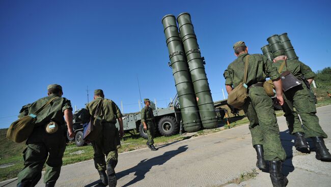 С-400 Триумф охраняет воздушные рубежи Москвы и центральных промышленных районов РФ. Архивное фото