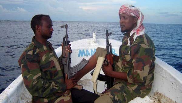 Французское рыболовецкое судно отбило атаку сомалийских пиратов