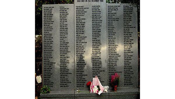 Памятник погибшим во время взрыва самолета над шотландским Локерби в 1988 году