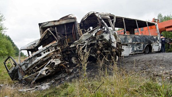 Столкновение автобуса и грузовика на трассе Екатеринбург-Пермь в районе города Первоуральска