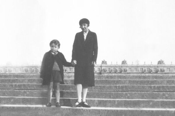 Георгий Эфрон и Марина Цветаева, Версаль,1930 г