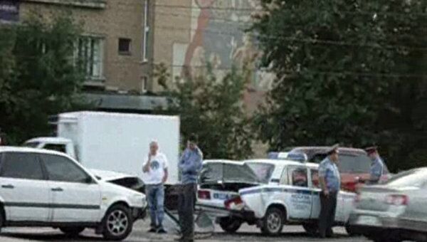 Volkswagen влетел в полицейский ВАЗ на юге Москвы