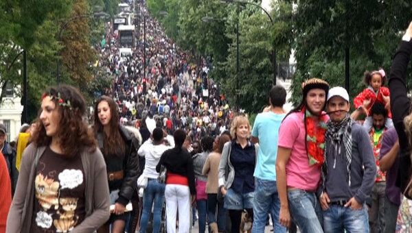 Около миллиона человек станцевали на улицах Лондона во время карнавала 