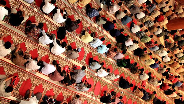 Мусульмане в мечети Джакарты. Архивное фото