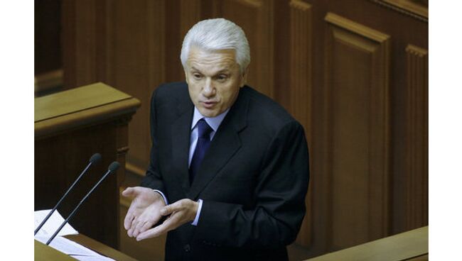 Выборы президента могут расколоть Украину, считает Литвин