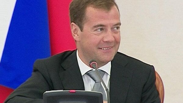 Медведев решил позвать миллиардеров преподавать историю успеха в школе