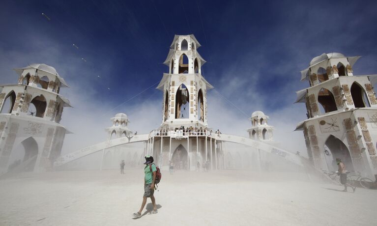 Фестиваль Burning Man в пустыне Блэк-Рок (Black Rock desert, пустыня Черной скалы) в штате Невада в США