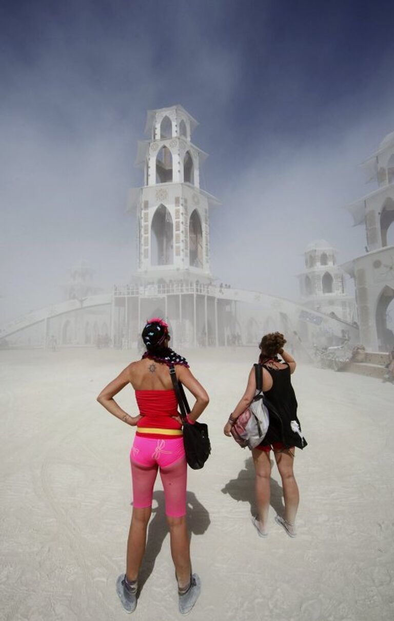 Фестиваль Burning Man в пустыне Блэк-Рок (Black Rock desert, пустыня Черной скалы) в штате Невада в США