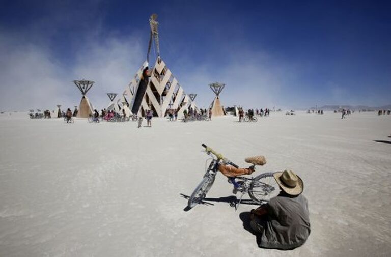 Фестиваль Burning Man в пустыне Блэк-Рок (Black Rock desert, пустыня Черной скалы) в штате Невада в США