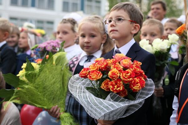 Российские школы встретили первоклассников в День знаний