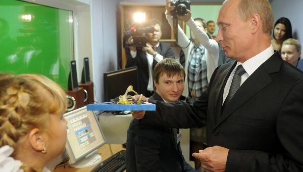 Премьер-министр РФ В.Путин посетил одну из школ в Подольске
