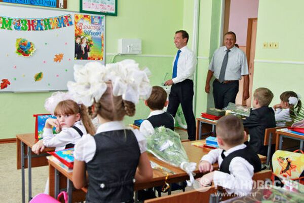 Президент РФ Д.Медведев посетил 1 сентября школу в Ставропольском крае