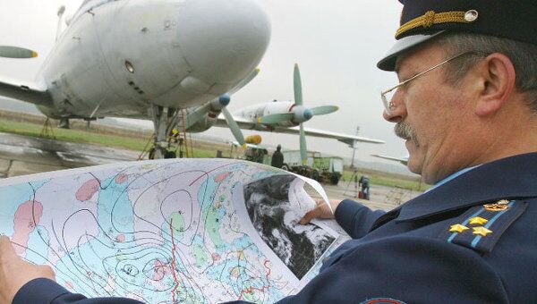 Самолеты ВВС России готовятся разгонять облака в День города