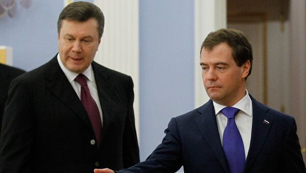 Президенты России и Украины Дмитрий Медведев и Виктор Янукович. Архив