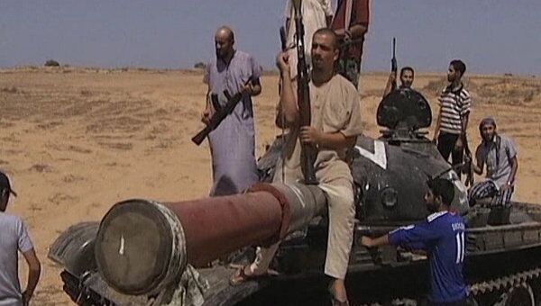 Переходный национальный совет Ливии предложил сторонникам Каддафи сложить оружие