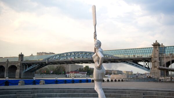 Скульптура Девушка с веслом возвращена в Парк Горького