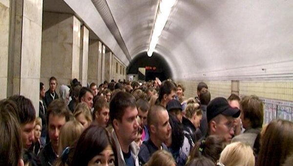 После светового шоу на Воробьевых горах люди не могли зайти в метро